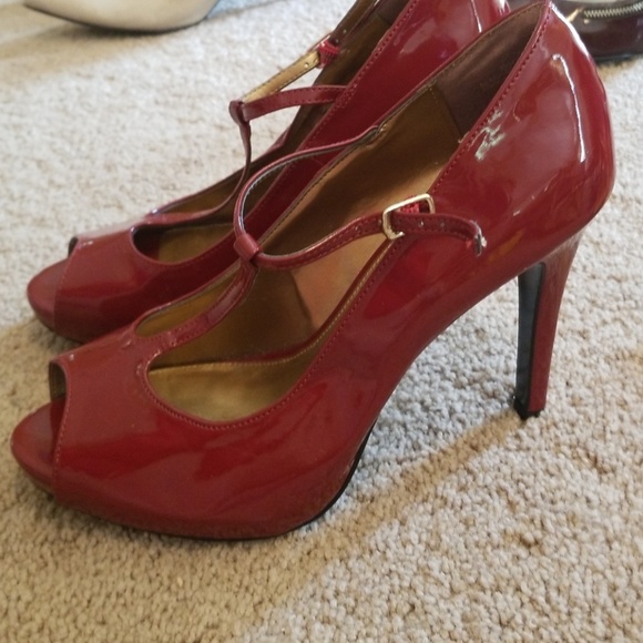 Audrey Brooke burgundy pumps - Picture 2 of 4